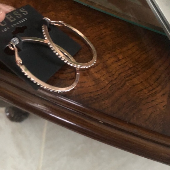 GUESS Silver-Tone Pavé 1 1/4" Oval Hoop Earrings - Picture 4 of 4